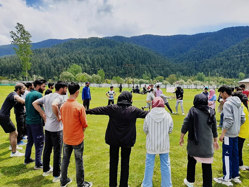 Illustration: On-Pitch Rugby Team Building Activities That Build Trust